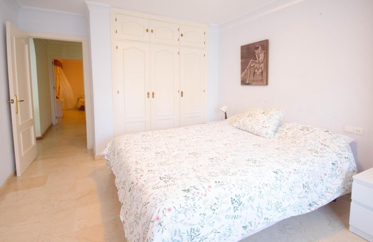 Aparment Neptuno- Located On The Promenade A Few Metres From The Beach. Estepona Exterior foto